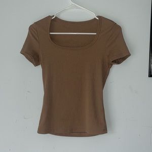 Brown short sleeve T-shirt